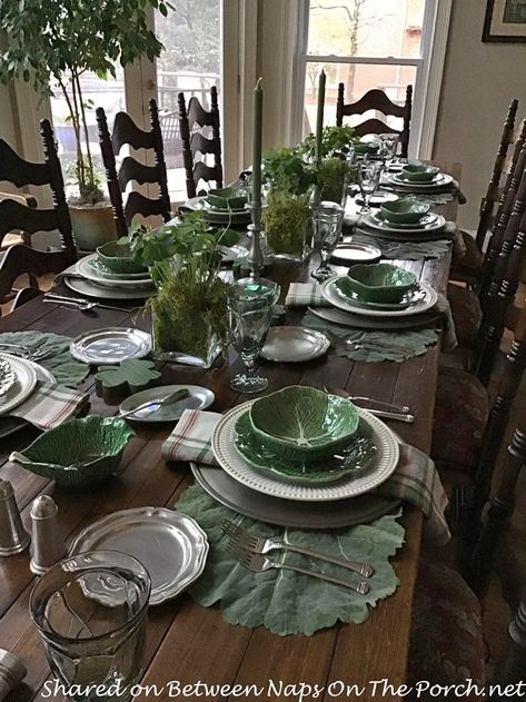 A St. Patrick’s Day Dinner with Friends St Patricks Tablescape, St Patrick’s Day Table Decorations, St Patricks Day Tablescape, St Patrick’s Day Tablescape, Table Chargers, St Patricks Day Decor, San Patrick, St Patrick's Day Decor, Irish Decor