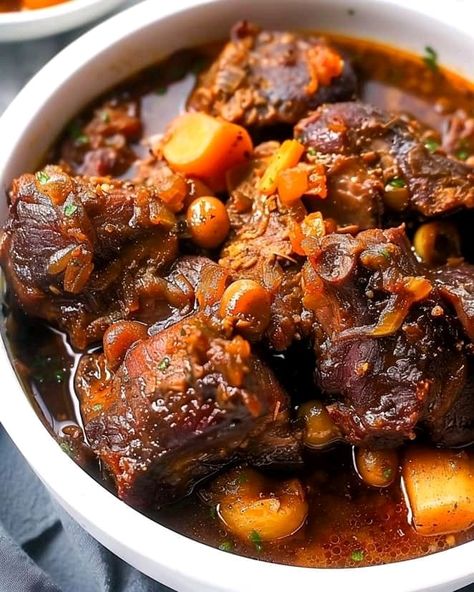 Discover the Ultimate Jamaican Oxtail Recipe – Your Taste Buds Will Thank You! - kingcareers.net Oxtails Recipes Jamaican, Jamaican Recipes Oxtail, Oxtail Crockpot Recipes, Oxtail Recipes Jamaican Crockpot, Jamacian Food Oxtail Recipe, Baked Oxtail Recipes, Hawaiian Oxtail Soup Recipe, Jamaican Oxtail Recipes, Oxtail Recipes Jamaican