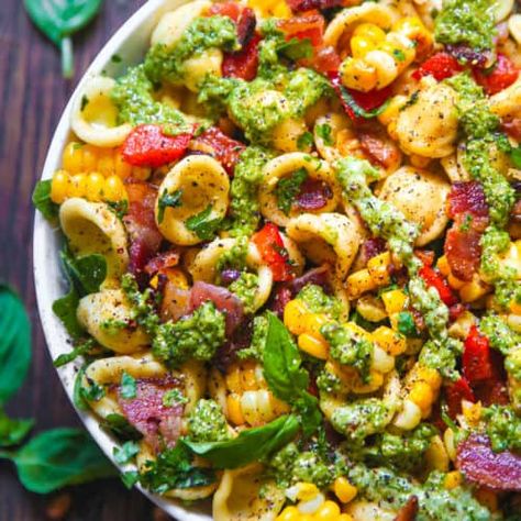 Corn Pasta Salad with Bacon and Creamy Pesto Dressing - Julia's Album Pasta Salad Bacon, Creamy Pesto Dressing, Pasta Salad With Bacon, Corn Pasta Salad, Salad Bacon, Resep Pasta, Pesto Salad, Pesto Dressing, Delicious Salad Dressings