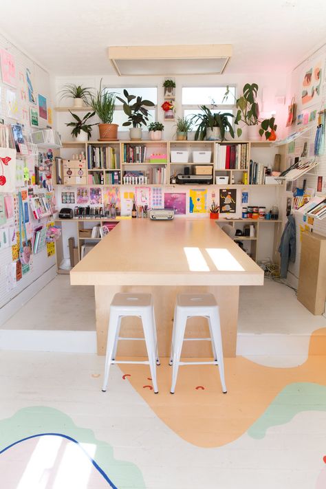 Art Studio Room Desks, Art Studio Space Workspaces Room Ideas, Colorful Craft Room Office, Wall Color For Craft Room, Design Studio Inspiration, Art Studio Aesthetic Modern, Art Studio Workspaces, Fiber Art Studio Spaces, Art Studios At Home Small Spaces