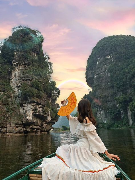 Vietnam Photo Poses, Hanoi Photo Ideas, Vietnam Photoshoot Ideas, Bali Poses Ideas, Hanoi Vietnam Outfit Ideas, Vietnam Picture Ideas, Thailand Photoshoot Ideas, Sapa Vietnam Outfit, Vietnam Poses