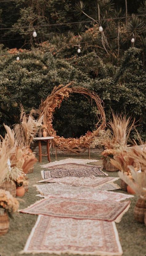 Boho Wedding Theme, Forest Theme Wedding, Stile Boho Chic, Enchanted Forest Wedding, Wedding Altars, Hippie Wedding, Farm Weddings, Boho Chic Wedding, Boho Wedding Decorations