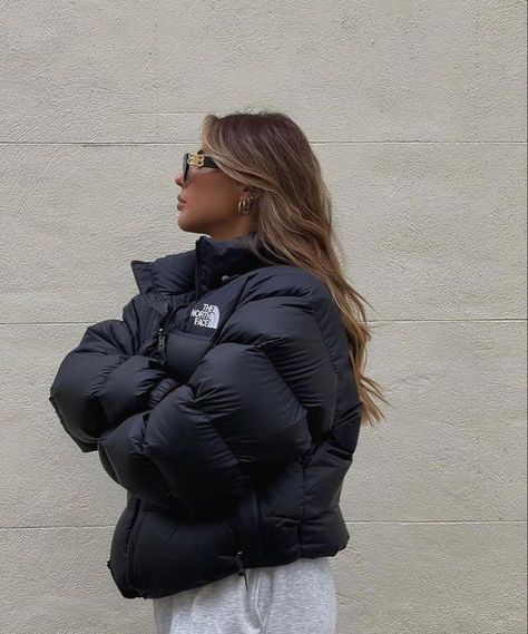 Black North Face Jacket Outfit, North Face Puffer Jacket Aesthetic, The North Face Outfit, North Face Aesthetic, North Face Puffer Outfit, Puffer Jacket Aesthetic, Black North Face Puffer Jacket, North Face Jacket Outfit, Black Puffer Jacket Outfit