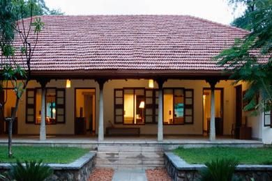 Kerala Traditional House, Indian Home Design, Kerala House Design, Kerala Houses, Traditional Houses, Casas Coloniales, Traditional House Plans, Indian Homes, Village House Design