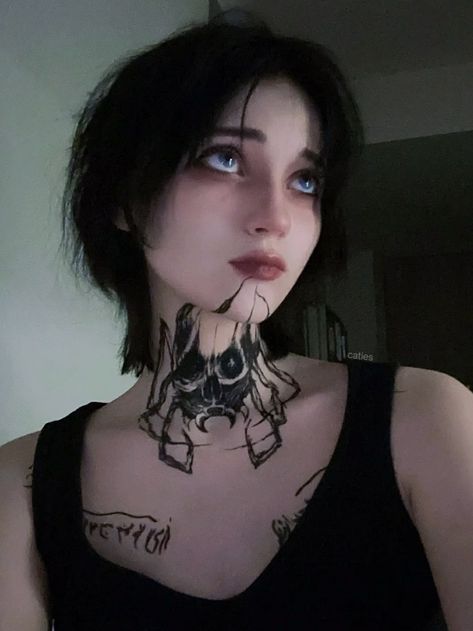 Baldur's Gate Portraits, Cyberpunk Tattoo, Sally Face Game, Diy Clothes And Shoes, Alt Girls, Goth Women, Female Portraits, Henna Tattoo Designs, Pearl Design