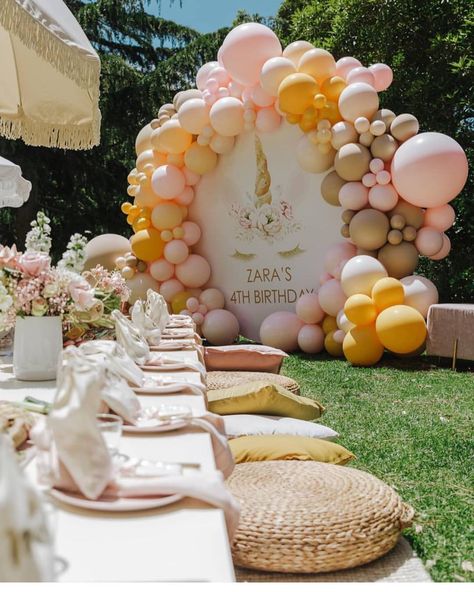 Pretty Picnic, Picnic Setup, Pretty Balloons, Backyard Picnic, Romantic Picnics, Minnie Party, Event Backdrop, Pokemon Birthday, Fiesta Baby Shower