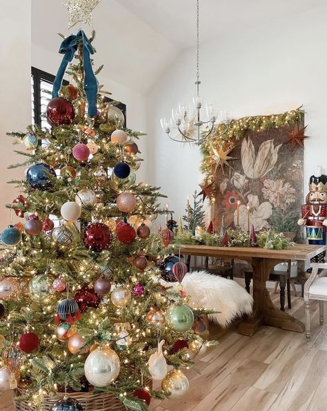 Christmas Tree Inspo, Tinsel Christmas, Christmas Decs, Christmas Goose, Tree Inspiration, Thanksgiving Weekend, Christmas Sparkle, Merry Bright Christmas, Christmas Decor Inspiration