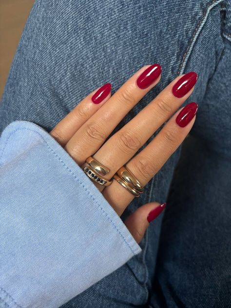 Plain Red Christmas Nails, Winterberry Nails, Classy Red Nails Short, Cool Tone Red Nails, Hailey Bieber Red Nails, Red Nails For Pale Skin, Nails Colors 2024, Holiday Nails For Short Nails, Boston Red Nails