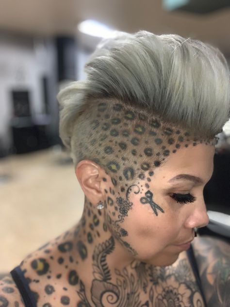 Mohawk tattoos head tattoos Short Hair Mohawk, Pixie Hair Color, Female Mohawk, Shorts Hair, Mohawk Haircut, Shaved Hairstyles, Hair Motivation, Funky Tattoos, Gorgeous Hair Color