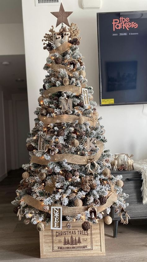 Pencil Tree Farmhouse, Christmas Tree Ideas Boho Chic, Rustic Style Christmas Tree, Christmas Tree Boho Ideas, Country Farmhouse Christmas Tree Decor, Farmhouse Neutral Christmas Tree Decor, Neutral Colors Christmas Tree, Neutral Pencil Christmas Tree, Neutral Tone Christmas Tree