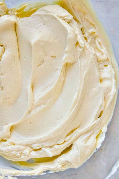 Make this perfect honey cream cheese frosting recipe! It's easy to make and adds a sweet touch to your favorite desserts. Try it today! Honey Cream Cheese, Applesauce Spice Cake, Soft Baked Cookies, Cheese Frosting Recipe, Store Bought Frosting, Honey Cream, How To Make Frosting, Make Cream Cheese, Cream Cheese Frosting Recipe