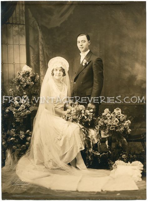 Bride from c. 1912 (the mother of the 1930s bride I just posted). Shot by the same #stl St. Louis photographer, JJ Belka. German Couple, Old Wedding Photos, Vintage Bridal Fashion, Nostalgic Wedding, German Wedding, Chic Vintage Brides, Vintage Wedding Photography, Vintage Wedding Photos, Vintage Couples