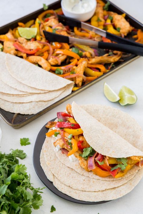 Healthy Sheet Pan Chicken Fajitas are an easy 30-minute dinner with chicken, peppers, onions and Mexican spices tossed together, baked then stuffed in tortillas. Fajitas Wraps, Oven Fajitas, Lasagna Stuffed Peppers, Chicken Peppers, Baked Chicken Fajitas, Chicken Fajita Recipe, Pan Chicken Fajitas, Sheet Pan Chicken, Chicken Burrito