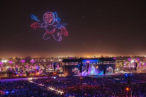 In a spectacular collaboration, SKYMAGIC and Coachella joined forces to present an awe-inspiring 500-drone light show at the 2023 Coachella Valley Music and Arts Festival. This impressive performance, the largest drone show in the festival's history, marked SKYMAGIC's debut in the United States. #coachella #festivals #musicfestival #losangeles #lamag #losangelesmagazine #hollywood #coachella2023 #droneshow #coachelladroneshow Drone Show, Rosé Coachella, Coachella 2023, Blackpink Coachella, Coachella Music Festival, Coachella Valley Music And Arts Festival, Coachella Valley, Black Pins, Warrior Quotes