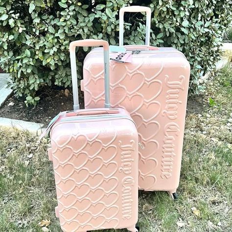 Juicy Couture Luggage, Pink Luggage Sets, Luggage Aesthetic, Pink Suitcase, Pink Luggage, Luxury Luggage, Anna Frozen, Pink Girly Things, Body Skin Care Routine