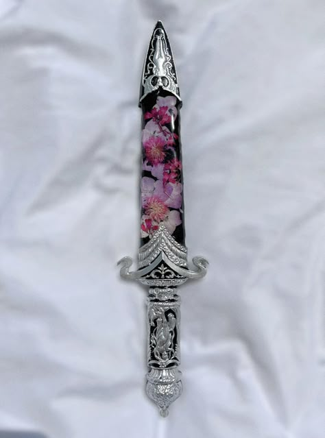 Dagger Designs Ideas, Pretty Dagger, Dagger Aesthetic, Decorative Knife, Crystal Knife, Pretty Deadly, Resin Knife, Lemon Flower, Knife Aesthetic