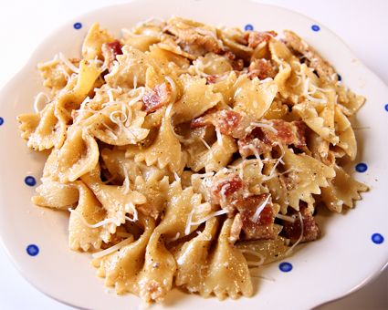 Becky Higgins' Garlic Chicken Farfalle | Chicken Pasta Recipe Chicken Farfalle, Farfalle Recipes, Farfalle Pasta, Becky Higgins, Chicken Pasta Recipes, Incredible Recipes, Garlic Chicken, Chia Pudding, Chicken Pasta