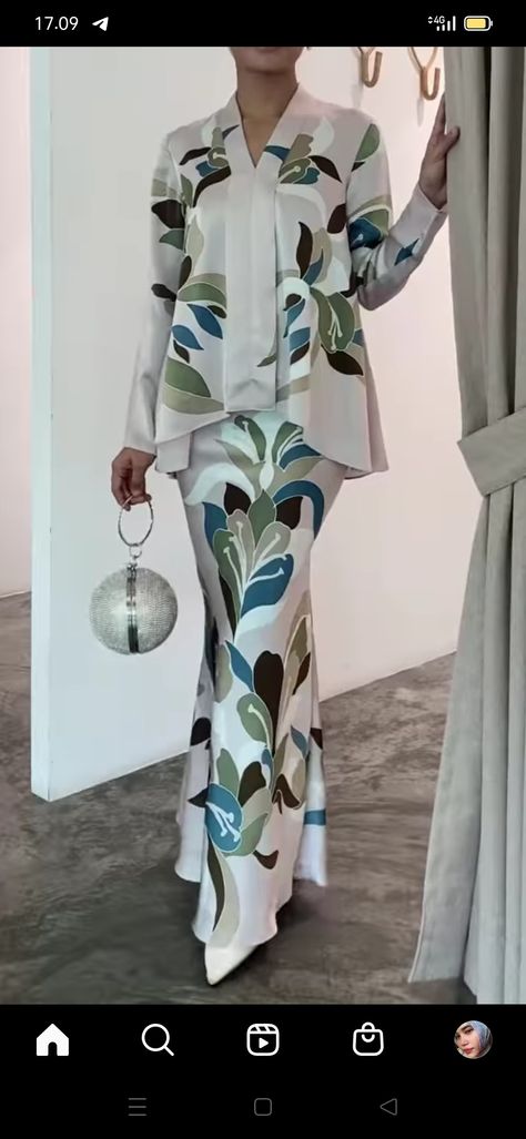 Kaftan Dress Design, Kaftan Dress Modern, Baju Kurung Moden Style, Kaftan Blouse, Textile Painting, Co Ords Outfits, Loose Clothes, Modern Kebaya, Baju Kurung Moden