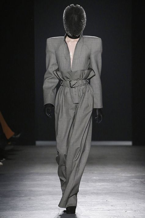 Power Dressing Women, Powerful Women Fashion, 80s Suit, Marlene Hose, Inspo Fits, Gareth Pugh, Power Dressing, Lakme Fashion Week, Power Suit