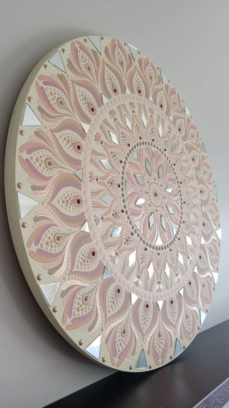 Diy Clock Painting Ideas, Jharoka Art, Mirror Mandala, Mandala Mirror, Craft Paper Design, Mirror Canvas Art, Painted Mirror Art, Animal Canvas Paintings, Mosaic Art Diy