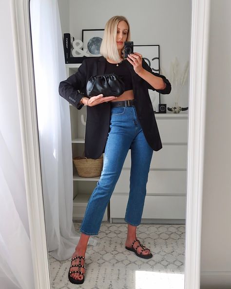 Black Studded Sandals Outfit, Studded Sandals Outfit, Oversized Black Blazer Outfit, Charlotte Buttrick, Oversized Black Blazer, Black Blazer Outfit, Street Style Blog, Sandals Outfit, Blazer Outfit