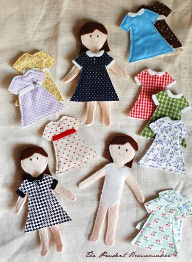 A Gift a Day: Day Nineteen–Felt “Paper” Dolls and a Giveaway – THE PRUDENT HOMEMAKER Felt Doll Tutorial, Handmade Christmas Presents, Diy Sy, Diy Girls, Trendy Sewing Projects, Girls Fun, Costura Diy, Sewing Patterns For Kids, Baby Diy