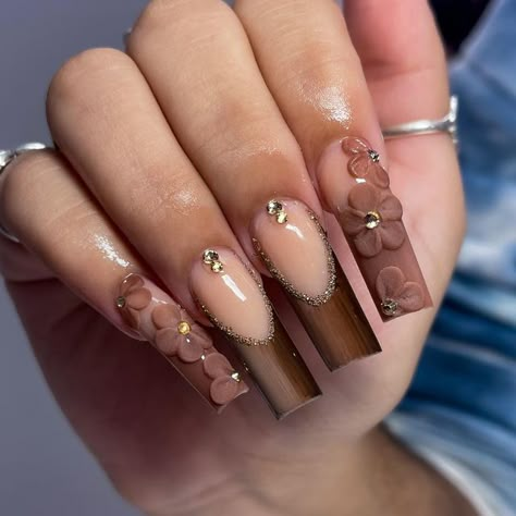 Brown French Tip Nails With Flowers, Brown Flower Nails, Chicana Nails, Bunny Poses, Brown French Tip Nails, Fine Nails, Brown French Tip, Nail Options, Women Things