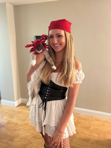 Teenage Pirate Costume, Teen Girl Pirate Costume, Girl Pirate Costume, Pirate Costume Girl, Pirate Halloween Costumes For Women, Homemade Pirate Costumes, Pirate Girl Costume, Girls Corset, Carnaval Outfit