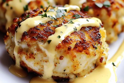 Cheddar Bay Crab Cakes, Crab Leg Appetizer, What To Serve With Crab Cakes, Cheddar Bay Biscuit Crab Cakes, Crab Stuff Cheddar Bay Biscuits, Cheddar Bay Crab Cakes With Lemon Butter Drizzle, Chirothin Diet, Crab Stuffed Cheddar Bay Biscuits, Cheddar Bay Crab Cakes With Lemon Butter