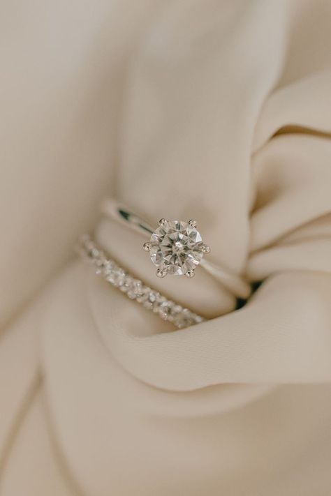 Small Round Diamond Engagement Rings, Classy Diamond Rings, Classic Silver Engagement Ring, Classic Round Engagement Ring, Dainty Wedding Rings Silver, Simple Silver Wedding Rings, Engagement Rings With Wedding Band, Classy Wedding Rings, Classy Engagement Rings