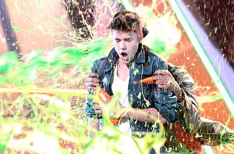 slimed Justin Photos, Laurie Hernandez, Famous Twins, Twilight Stars, Jesse Mccartney, Vince Vaughn, Kids Choice Awards, Steve Carell, Chris Colfer