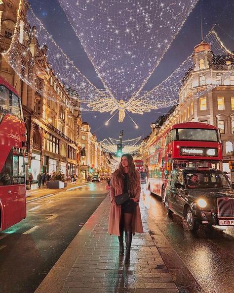 London Christmas Aesthetic Outfits, London Christmas Instagram, Regent Street London Christmas, London Instagram Pictures Winter, London Christmas Photo Ideas, London Pictures Ideas Winter, Christmas In London Outfits, London Christmas Outfit, Christmas Photo Ideas Instagram