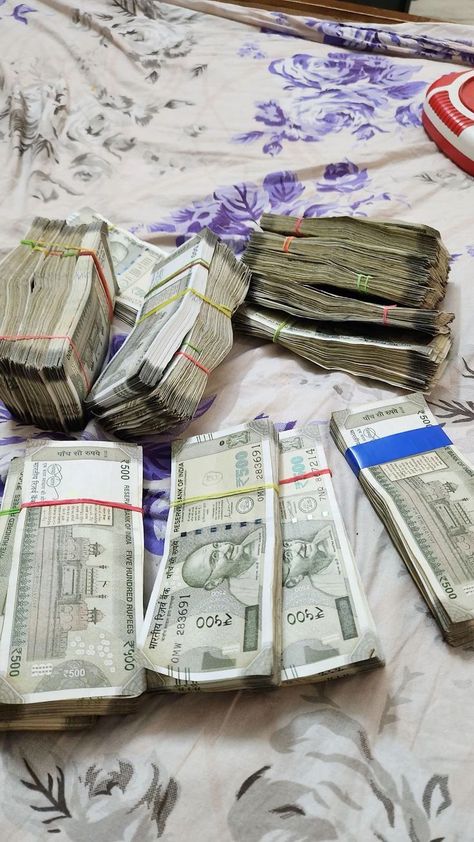 Money Streak, Money Pictures Cash Indian, Cash Snap, Cash Indian, Indian Money, Boys Attitude Pics Hd, Attitude Photo, Outdoor Restaurant Patio, Money Images Cash Indian