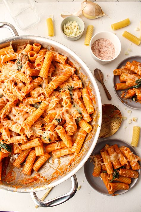 Quick and Easy Rigatoni Fiorentina Recipe Rigatoni Florentine Recipe, Rigatoni Fiorentina Recipe, Rigatoni Fiorentina, Creamy Chicken Florentine, Florentine Pasta, Chicken Florentine Pasta, Chicken Rigatoni, Pesto Dishes, Florentines Recipe