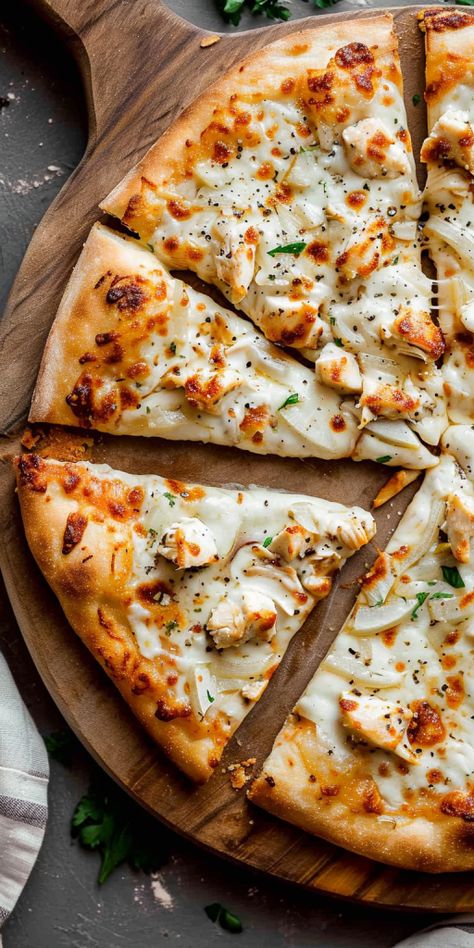 Chicken & Onion Alfredo Pizza [1 Hour] - Chasety Onion Pizza Recipes, At Home Pizza, Chicken Alfredo Pizza, Creamy Alfredo Sauce, Alfredo Pizza, Onion Pizza, Cooking Mama, Pizza Style, Food Fest