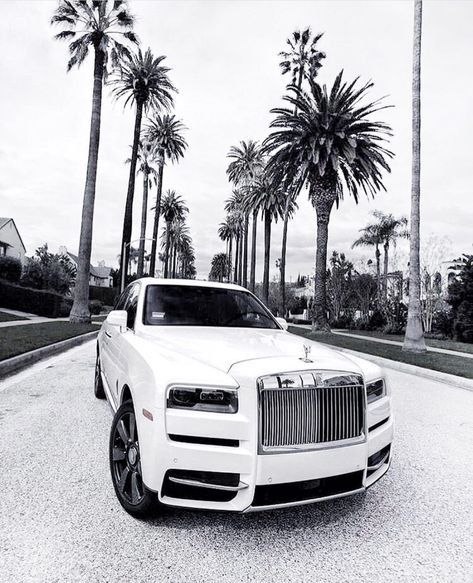 Rr Car, White Rolls Royce, White Rolls, Rolls Royce Wallpaper, Mercedes Interior, Airport Car, Luxury Cars Audi, Rolls Royce Cullinan, Luxury Vehicles