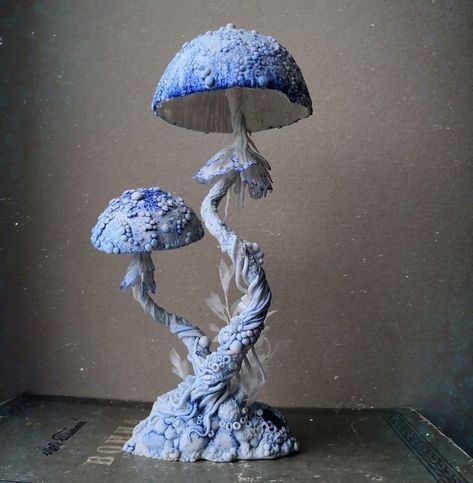 Mushroom Crafts, Polymer Clay Sculptures, Tanah Liat, Mushroom Decor, Clay Art Projects, Mushroom Art, Fairy Houses, Sculpture Clay, Clay Projects