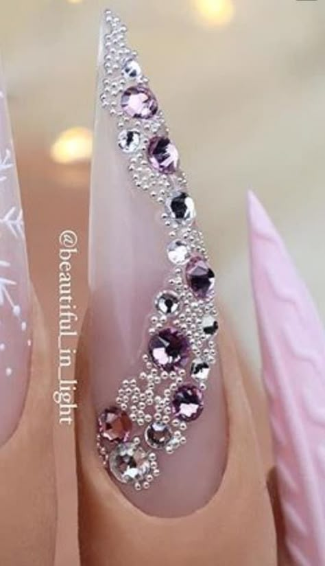 Winter Nails 2023, Christmas Nails Winter, Gem Nail Designs, Nail Polish Blue, Diy Rhinestone Nails, Nails 2023 Trends, Bling Nail Art, Thermal Nail Polish, Acrylic Nail Polish