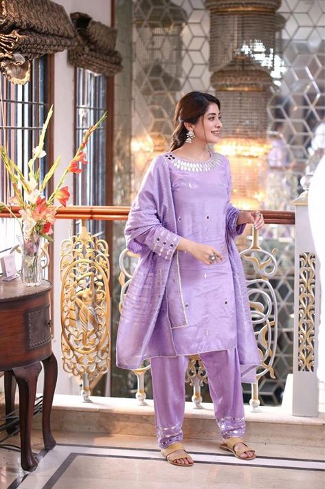 Azekah Daniel Dresses In Malaal E Yaar, Azikah Daniel, Lilac Colour Dress, Lavender Colour Dress, Take Nothing Personally, Purple Color Dress, Lavender Color Dress, Lavender Colour, Agha Noor