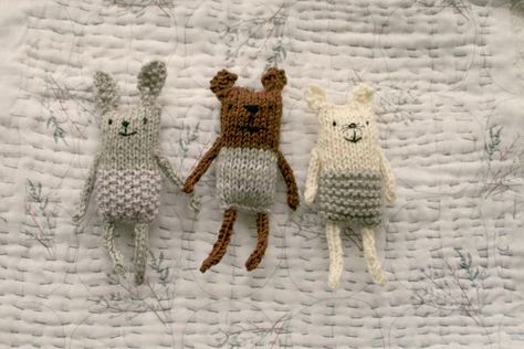 Knit Animals From A Square, Small Toy Knitting Patterns Free, Small Knitted Animals, Easy Knitted Animals, Tiny Knitted Animals Free Pattern, Small Knitted Animals Free Patterns, Tiny Knitting Projects, Easy Things To Knit, Tiny Knitting