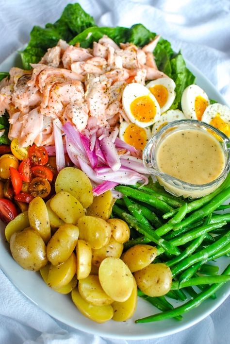 Salmon Nicoise Salad, Green Beans Potatoes, Dinner Spring, Beans Potatoes, Spring Recipes Dinner, Mackerel Recipes, Plats Healthy, Spring Dinner, Nicoise Salad