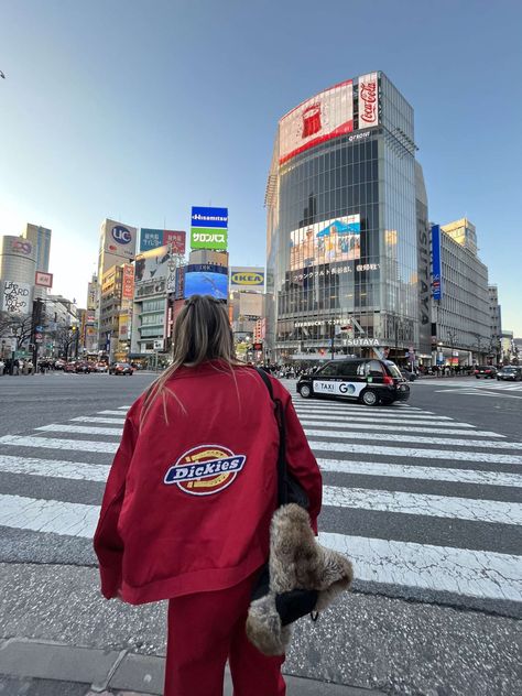 Shibuya Crossing Photoshoot, Shibuya Crossing Outfit, Shibuya Crossing Pose, Shibuya Crossing Aesthetic, Shibuya Outfit, Shibuya Crossing Photography, Dickies Outfit, Tokyo Picture, Japan Fits