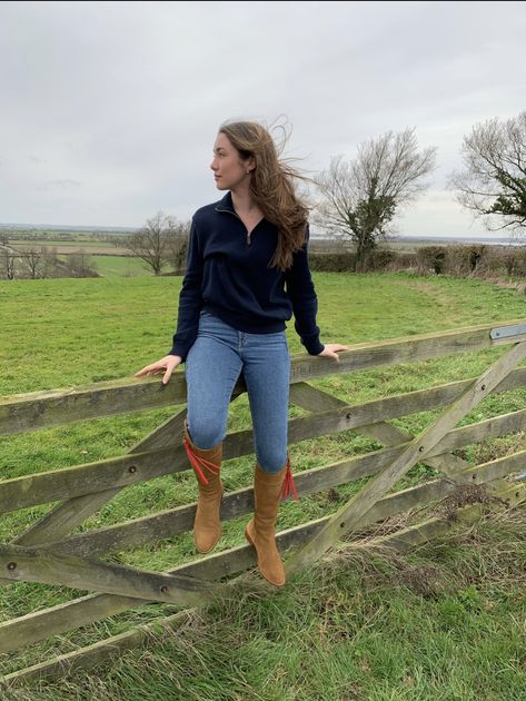 Fairfax And Favor Outfit Summer, Agri Outfits Women, British Country Style Women Summer, British Countryside Aesthetic Outfits, British Country Outfits, English Country Outfits, Farming Outfit Women, Fairfax And Favor Outfit, British Country Style Women