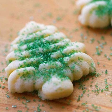 Best Christmas Baking, Easy Christmas Cookies Decorating, Baking Christmas Cookies, Christmas Cutout Cookies, Spritz Cookie Recipe, Baking Secrets, Baking Christmas, Easy Butter, Spritz Cookies