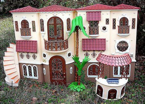 my bratz world mansion | by FASHION ICONZ-&-The1&OnlyPrinceEfrainLoves2shine#1 Bratz House, Castle Furniture, Monster High House, Barbie Houses, American Girl Furniture, Recycle Crafts Diy, Brat Doll, Cartoon House, Doll House Crafts