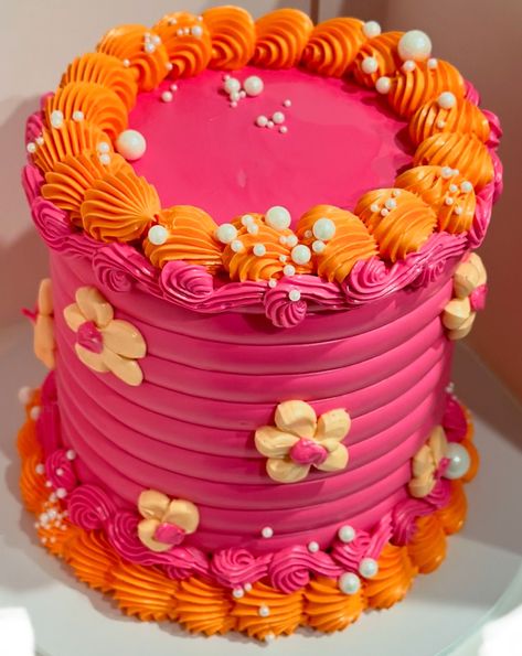 Pink And Orange Birthday Cake, Pink And Orange Cake, Vibe Party, Orange Birthday Cake, Disco Cake, 30th Birthday Themes, 14th Birthday Cakes, Baking Photography, Groovy Party