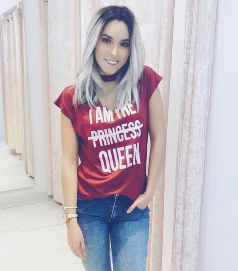 Yo soy kika nieto no te olvides de eso Katie Angel, Best Youtubers, Cortes De Cabello, Graphic Tank Top, Youtubers, Influencer, Queen, T Shirts For Women, Tank Tops