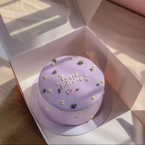 Purple Bento Cake, Cake Purple, Purple Cakes Birthday, Bts Cake, Small Birthday Cakes, Purple Cakes, Mini Cakes Birthday, Purple Birthday, Bento Cake