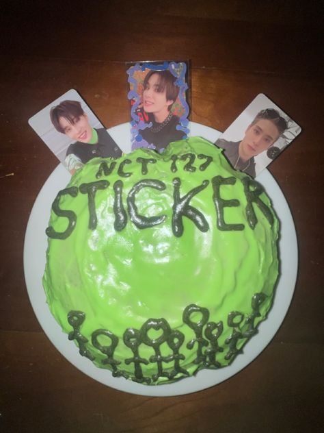 Kpop Cakes Ideas, Nct Birthday Cake, Kpop Bday Cake, Kpop Cake Design, Going Seventeen Cake, Kpop Cake Ideas, Nct Cake, Kpop Birthday Cake, Funny Bday Cakes