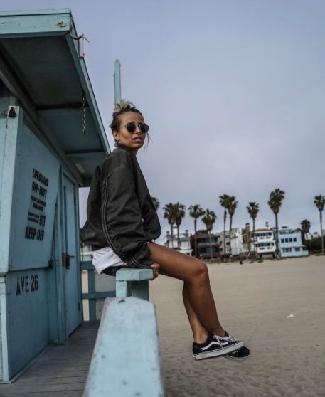 Venice Beach Photoshoot, Venice Beach Outfit, Venice Photoshoot, Nyc Photo Ideas, La Beach, Los Angeles Pictures, Los Angeles Aesthetic, Beach Photo Inspiration, Venice Photos